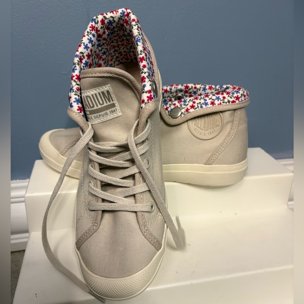 Palladium Women's Light Gray High-Top Sneakers